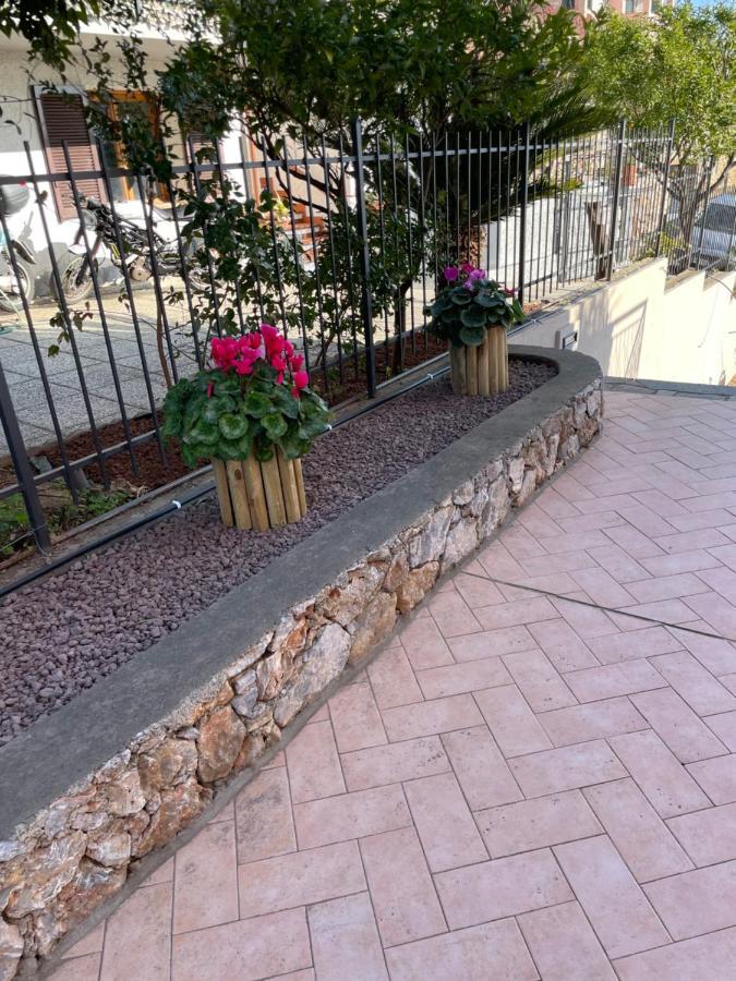 Apartment Aurora & Nicole Ideal Per Biker Con Terazza Vista Mare Parcheggio E Wi-Fi Gratuiti بيترا ليغوري المظهر الخارجي الصورة