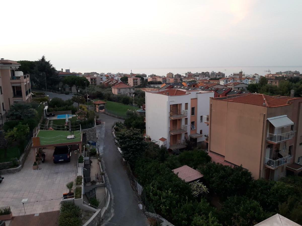 Apartment Aurora & Nicole Ideal Per Biker Con Terazza Vista Mare Parcheggio E Wi-Fi Gratuiti بيترا ليغوري المظهر الخارجي الصورة